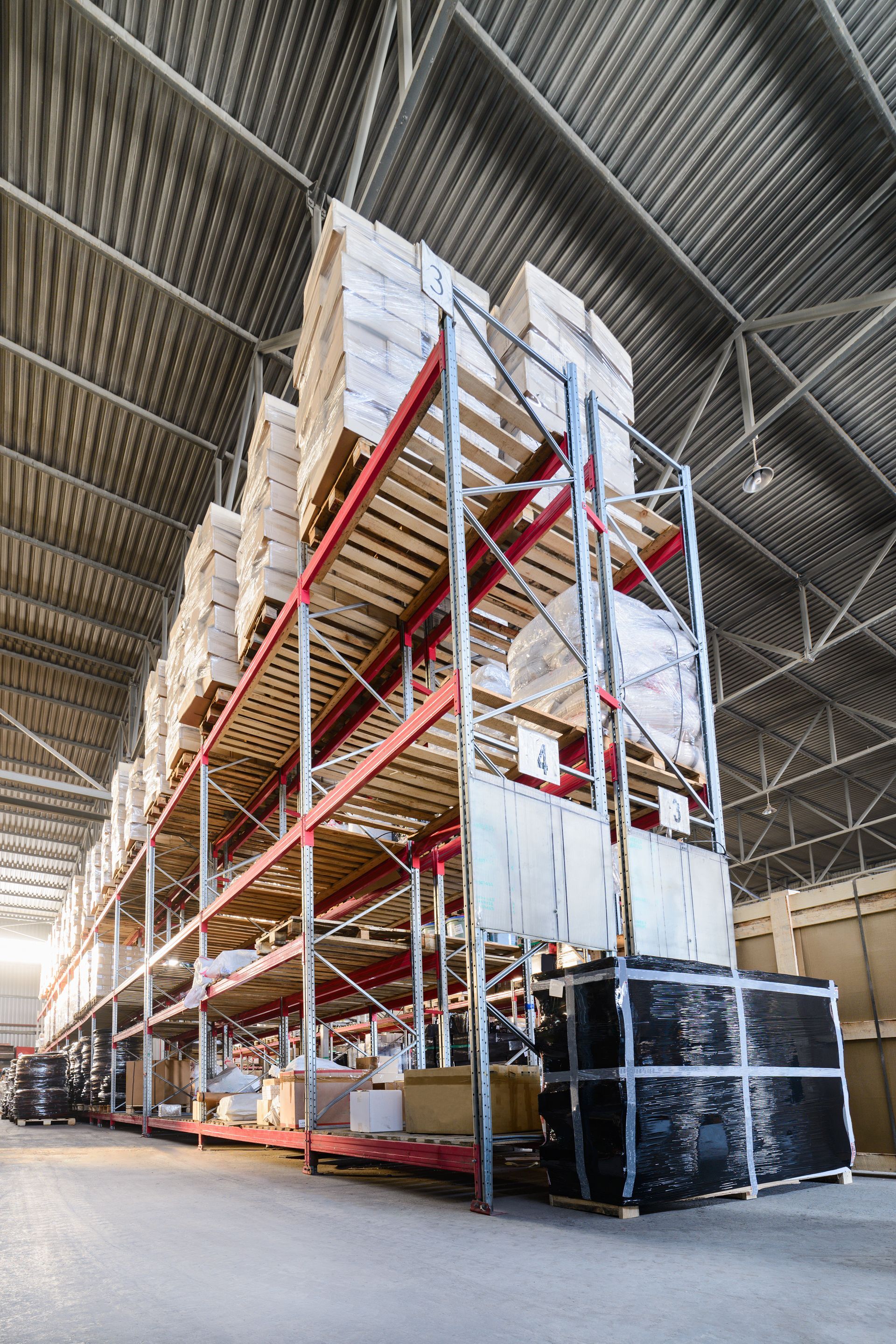 A large warehouse filled with lots of shelves and boxes.