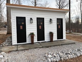 red coach resort shower suites