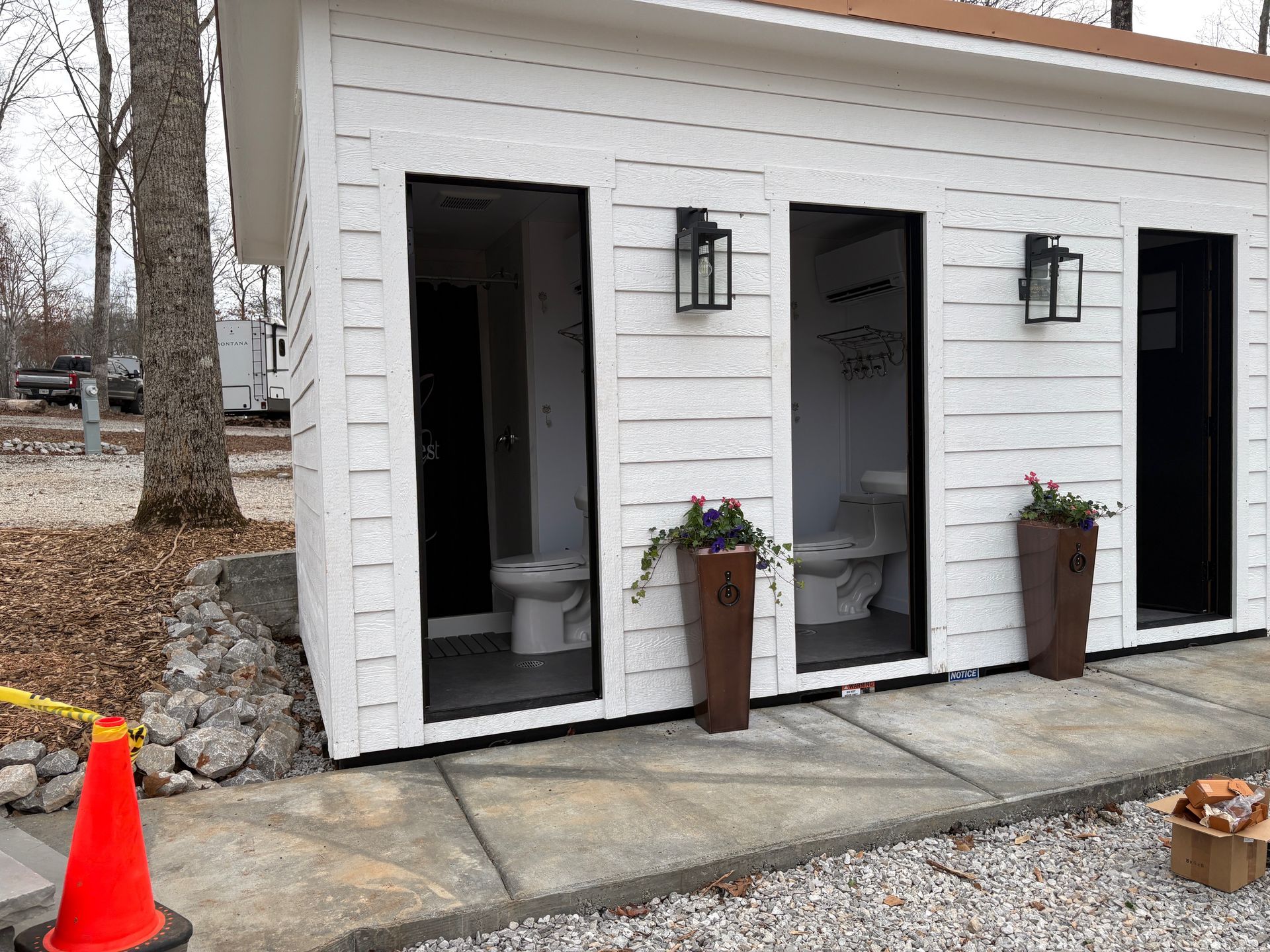 shower suites at red coach resort