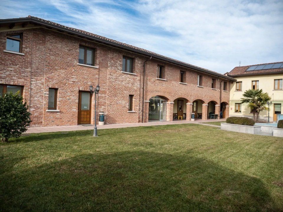 giardino esterno della residenza per anziani