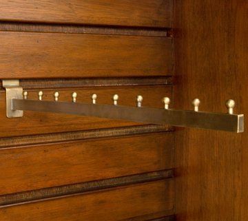 Slat Wall face-Out Hanger