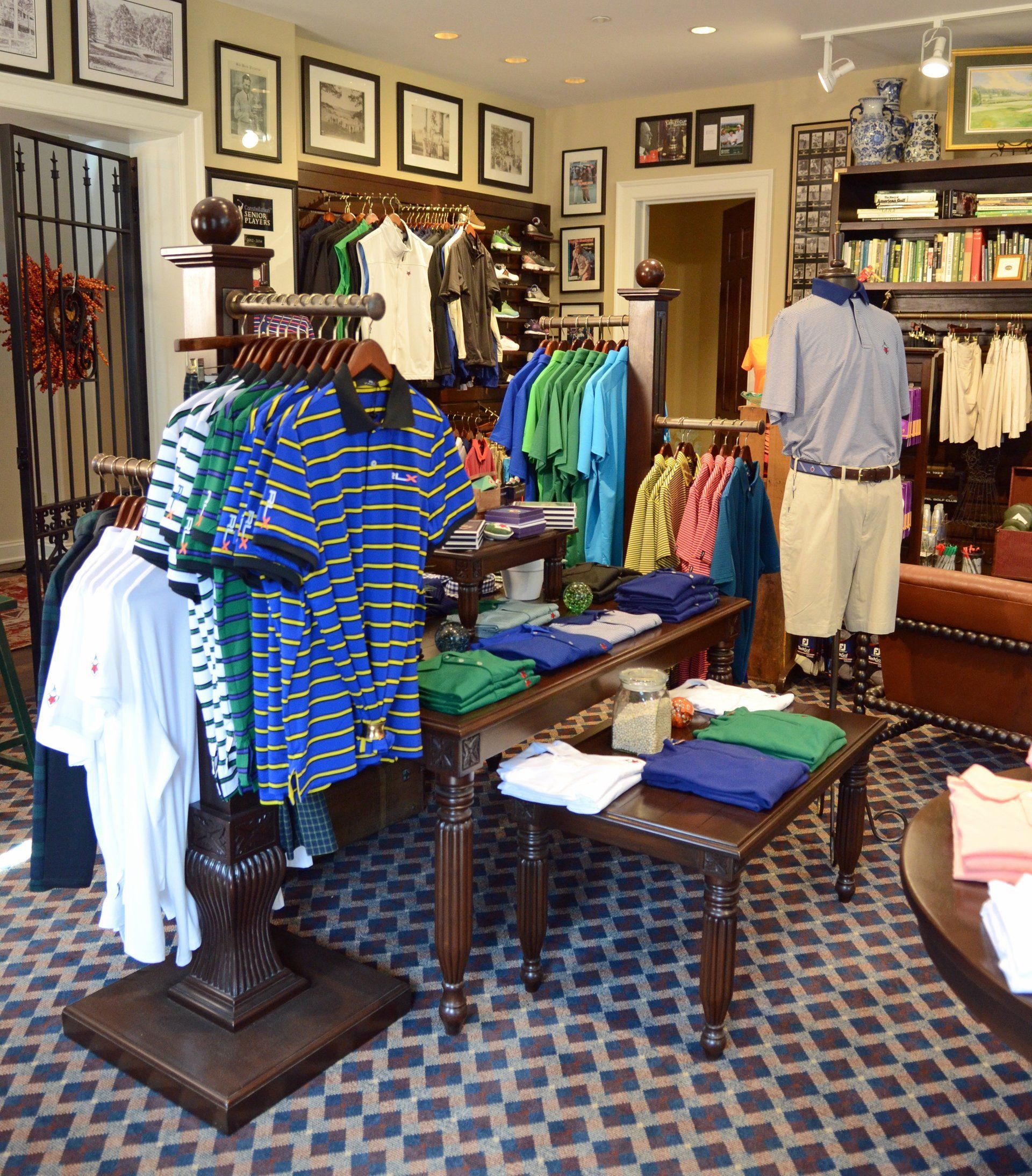 Golf Pro Shop Clothing fixtures by Bauer International