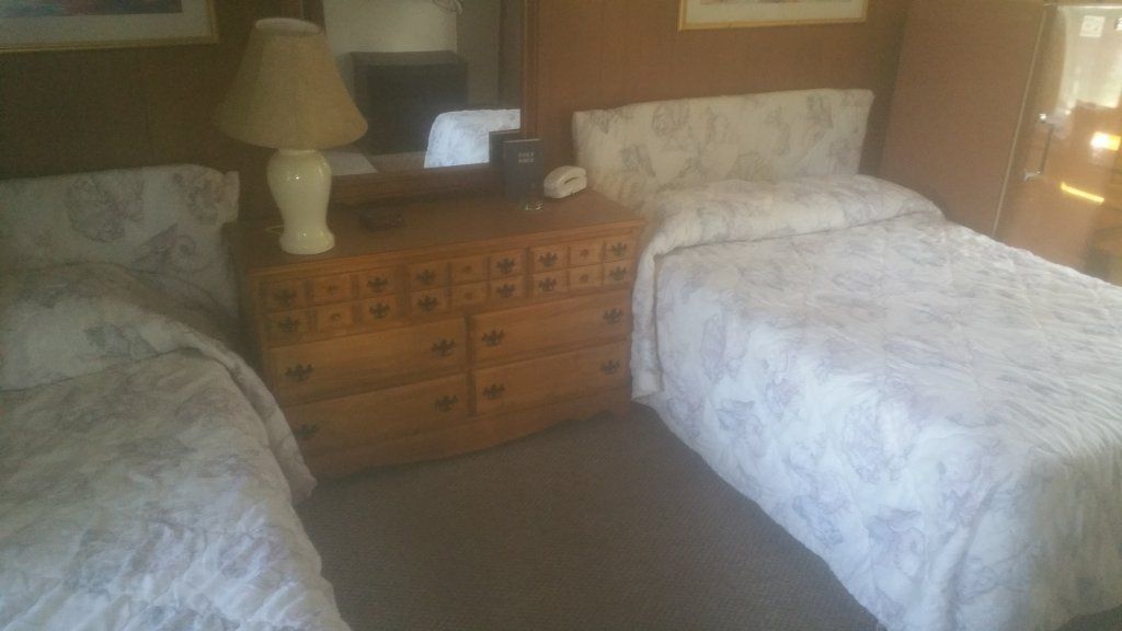 Single Beds — Oak Island, NC — Captain's Cove Motel