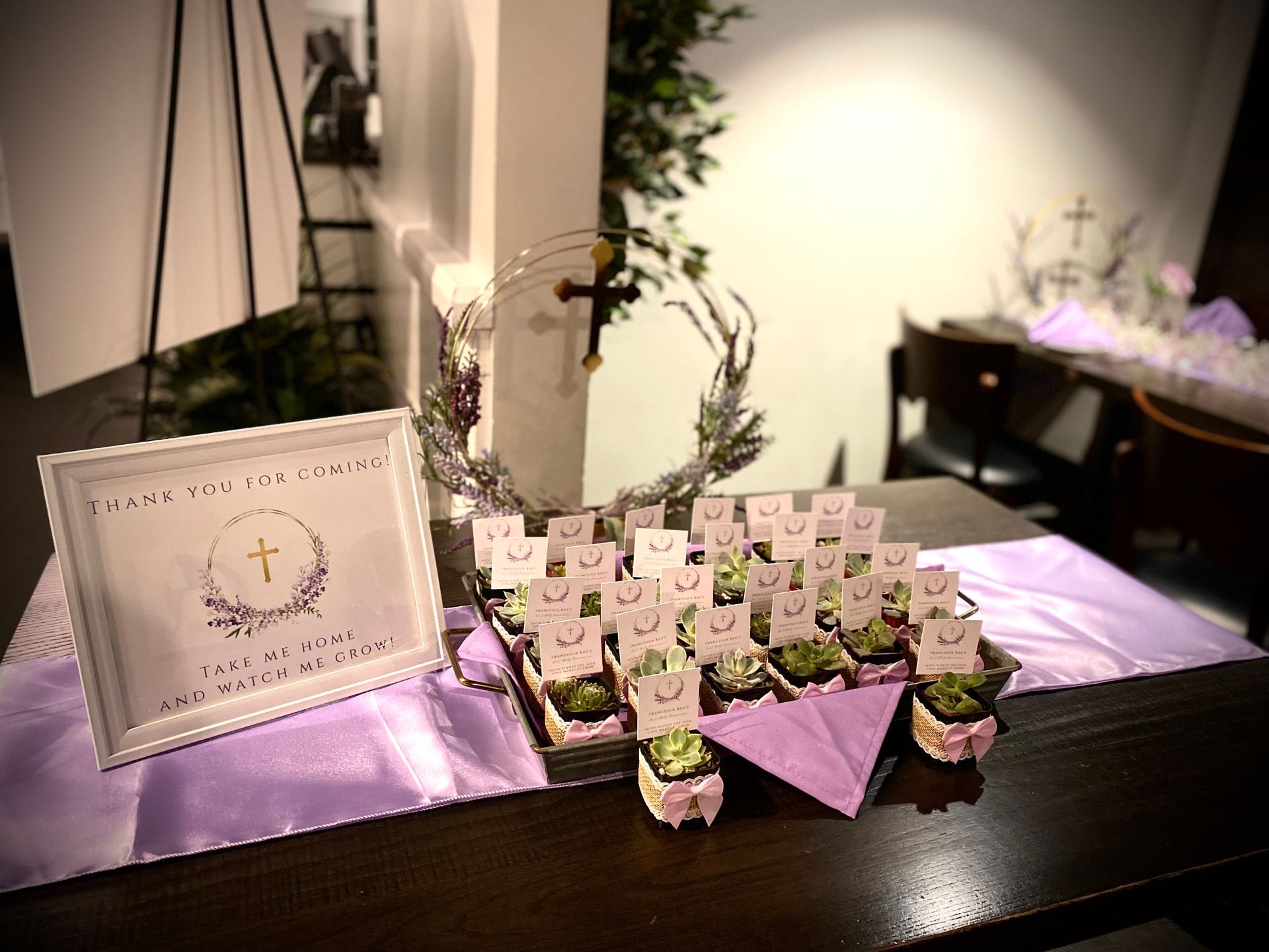 A table with a sign and a bunch of cards on it