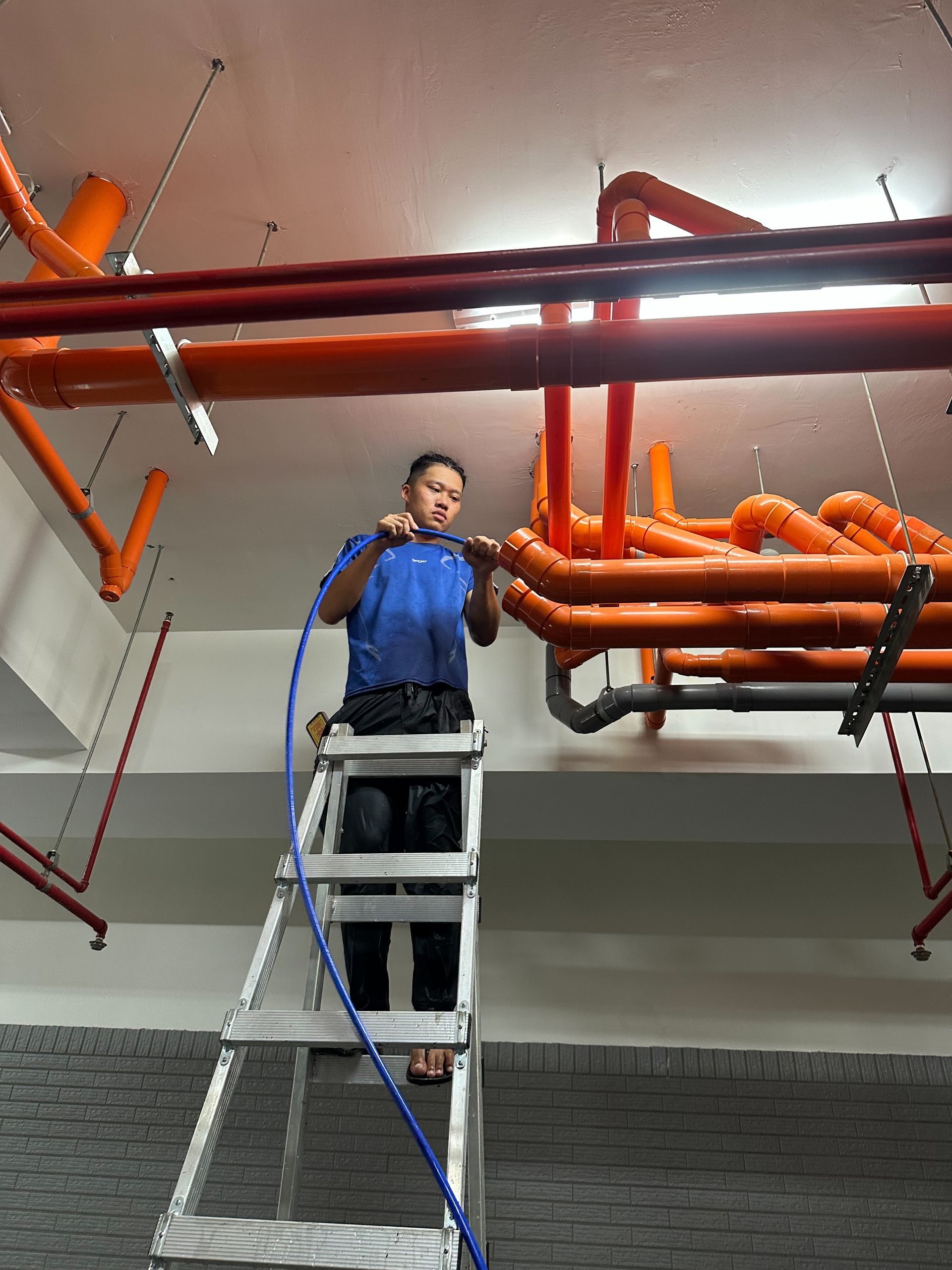 Pemeliharaan pipa saluran pembuangan bangunan