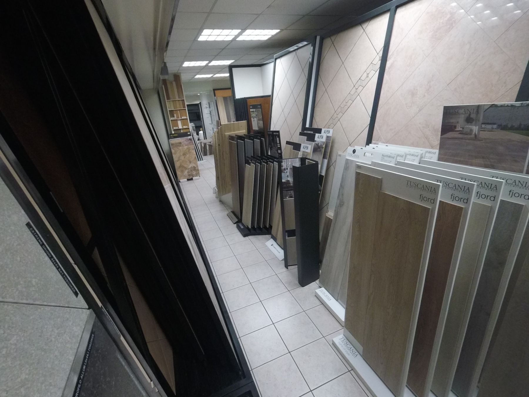 Showroom con materiali edili