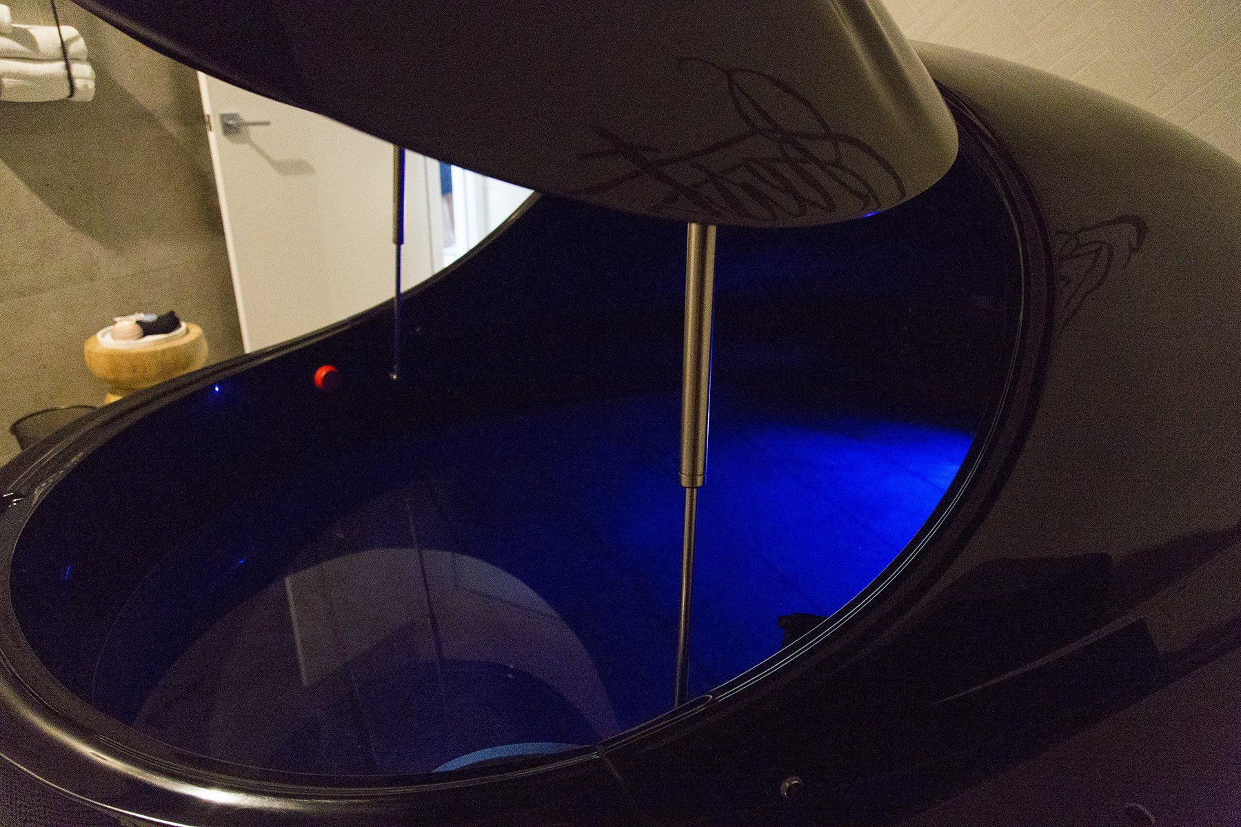 inside weightless float device