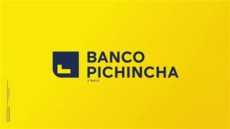 El logo del banco pichincha está sobre un fondo amarillo.
