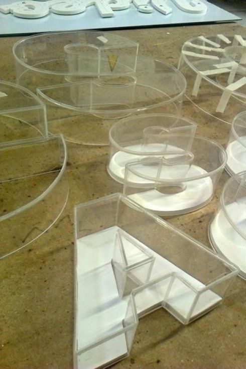 lettere scatolate luminose