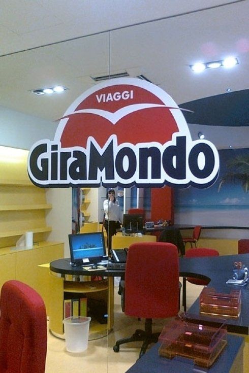 insegna pubblicitaria in rilievo