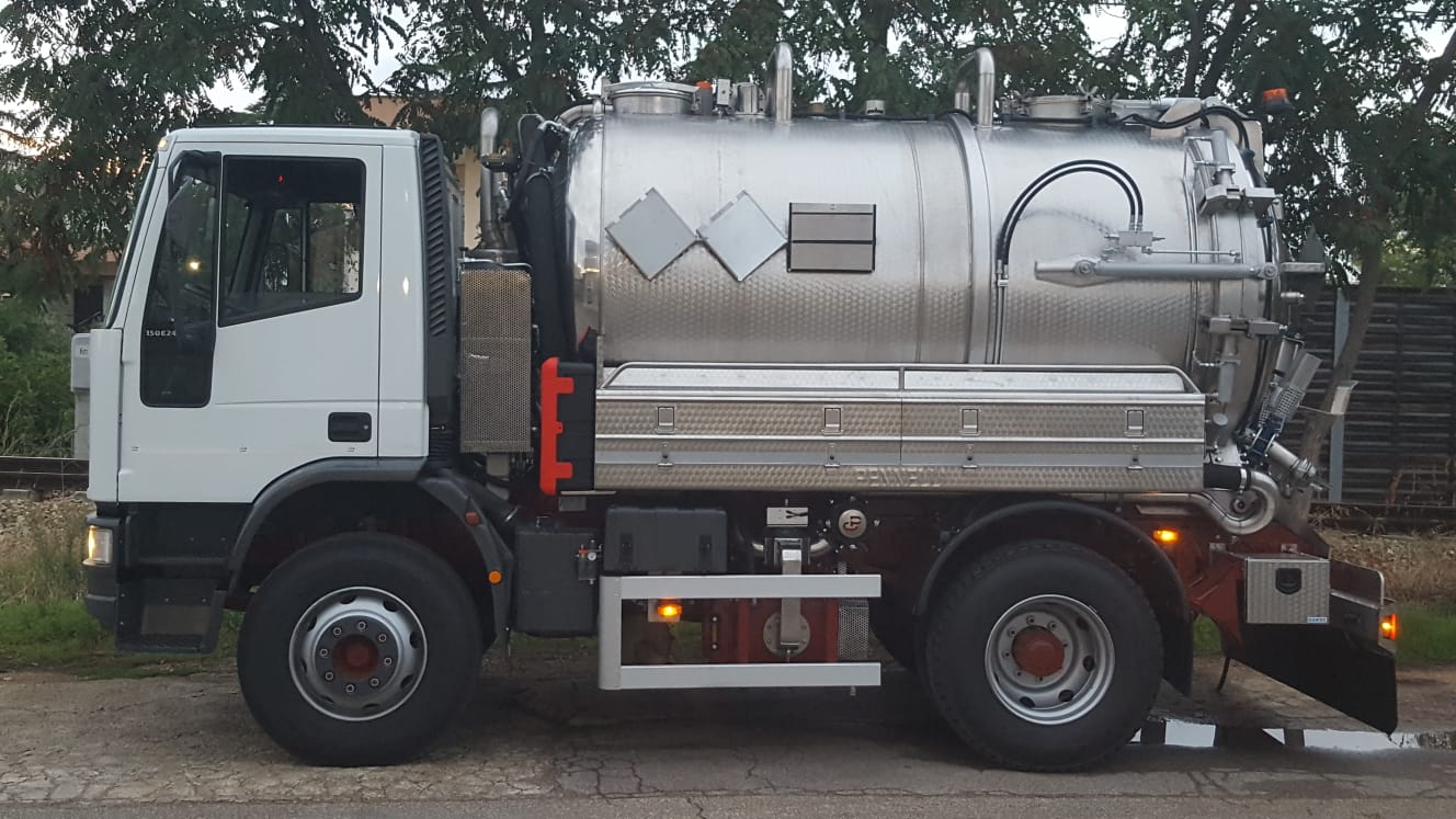 autobotte per trasporto rifuti speciali e pericolosi