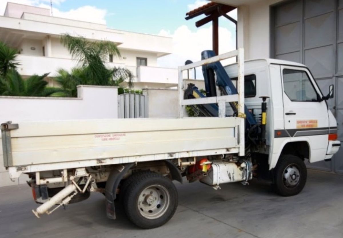 furgone per movimentazione rifiuti