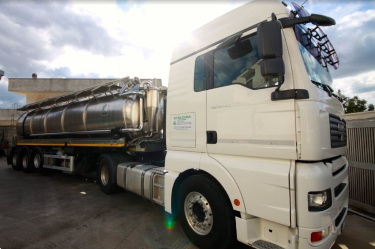 autobotte per trasporto rifiuti