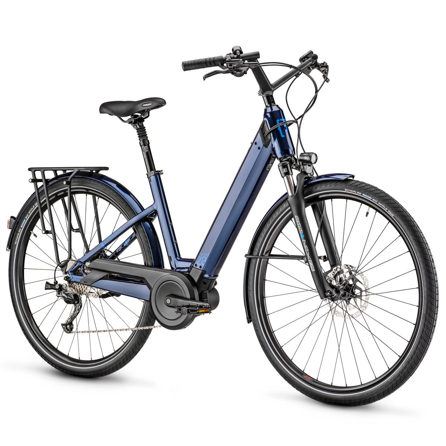Un vélo électrique bleu sur fond blanc.