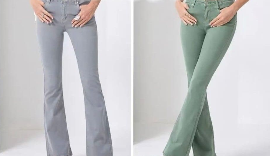 Vista affiancata di pantaloni a zampa d'elefante grigi e verdi indossati da modelle, mostrati dalla vita alle caviglie.