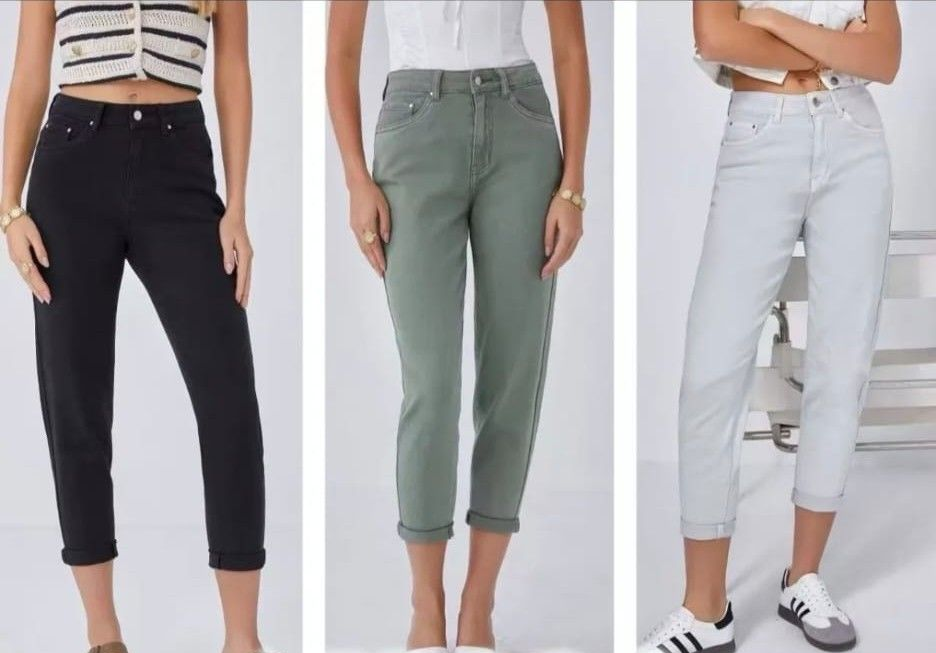 Tre modelle affiancate che indossano pantaloni corti neri, verdi e grigio chiaro.