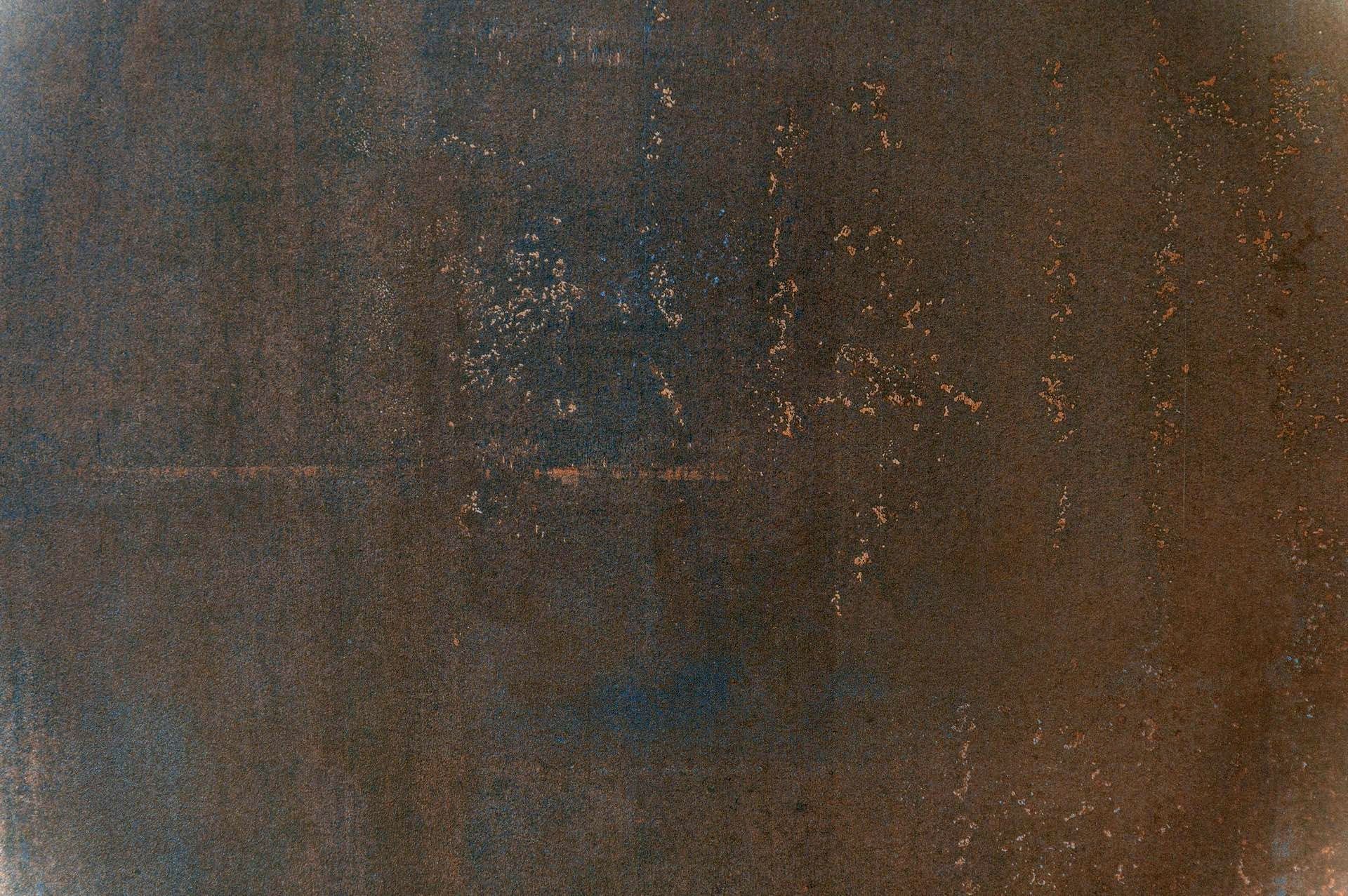 Eine Nahaufnahme einer braunen Fliesenoberfläche mit vielen kleinen Punkten darauf.