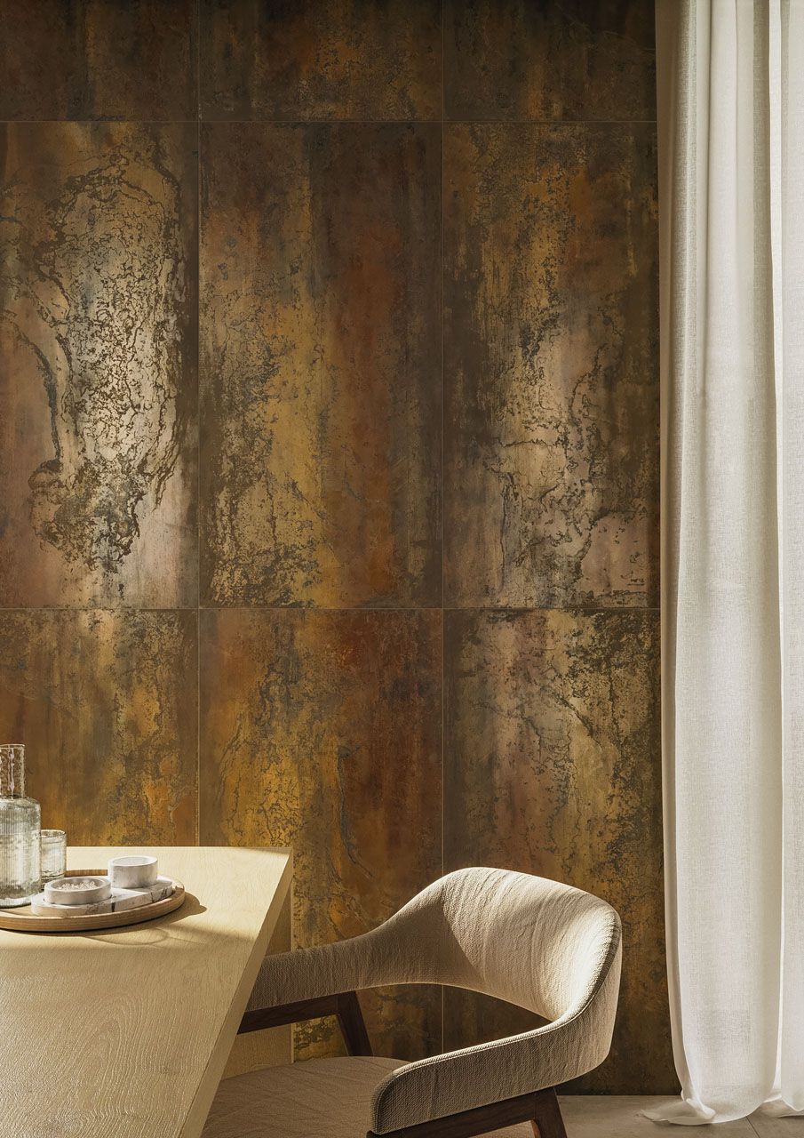 Wandfliese in Kupfer-Dekor