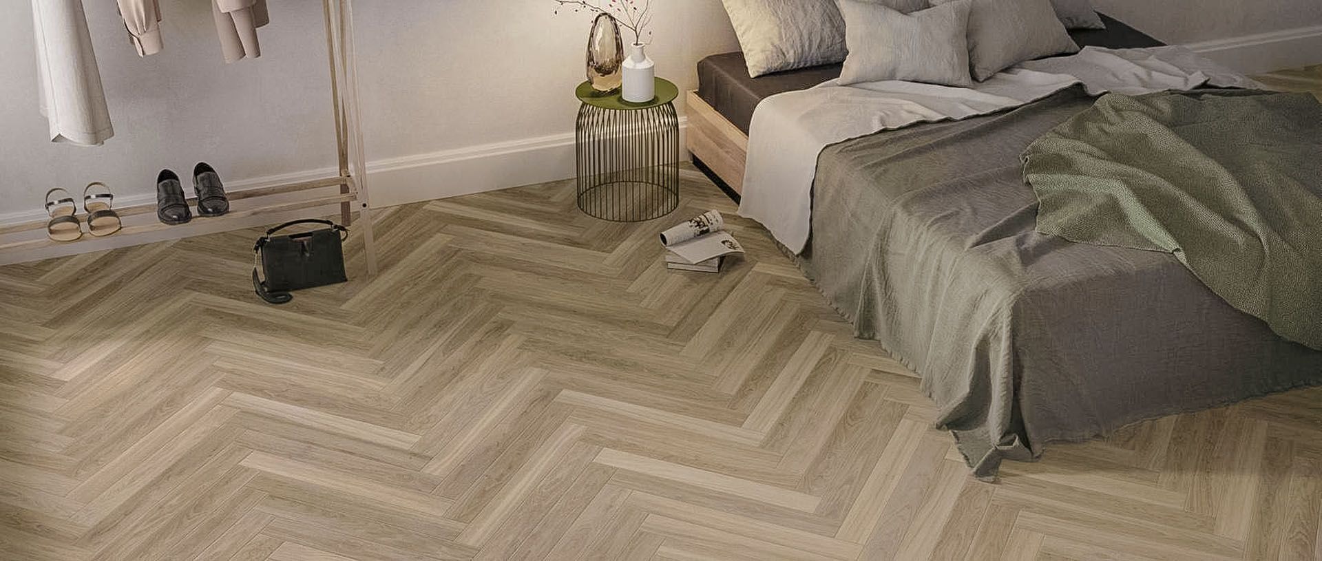 Ein Schlafzimmer mit Bodenfliesen, einem Bett und einem Holzboden.