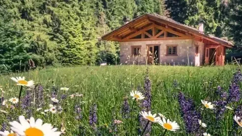 Dove dormire a Comano Terme. Baita Dolomiti di Brenta. Turismo LGBTQ Dolomiti.