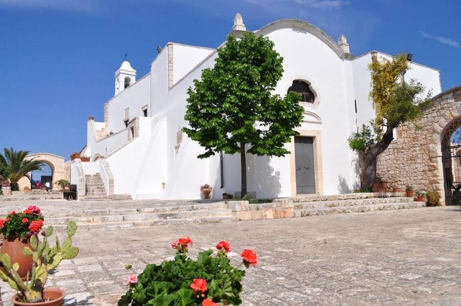 Location unioni civili a Polignano a Mare. Masseria matrimoni e unioni civili a Polignano a Mara