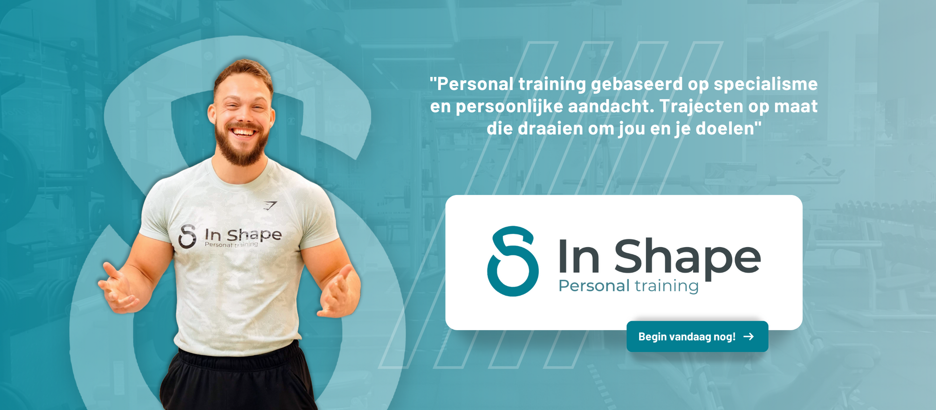 Een man staat voor een bord waarop staat 's in shape'.