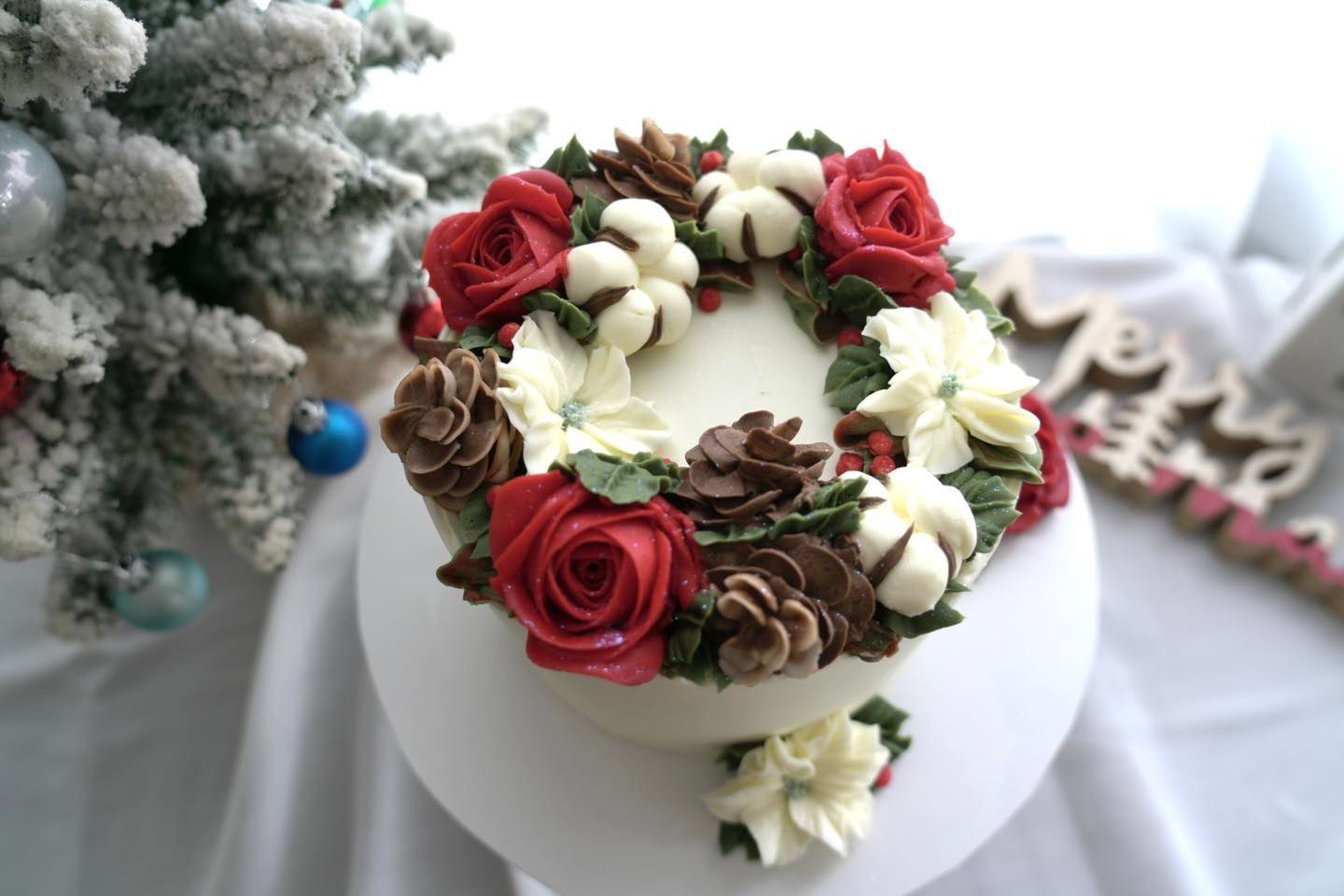 Cake decorated with Christmas flowers 