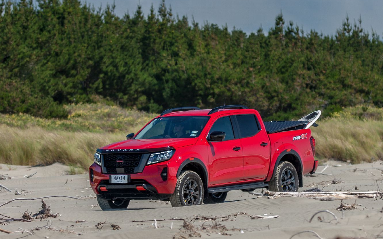 Nissan Navara with MAXIM Hard Lid on the beach with surf board.