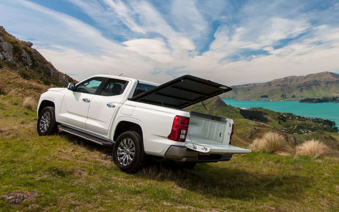 Mitsubishi Triton with MAXIM Hard Lid