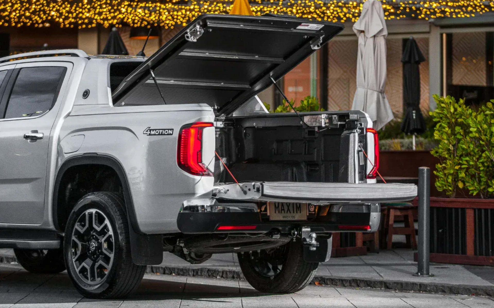 Volkeswagon Amarok with MAXIM Hard Lid in the city