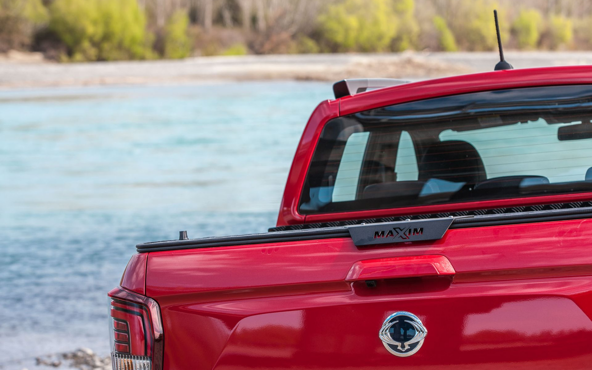 KGM Musso with MAXIM Hard Lid on riverbed.