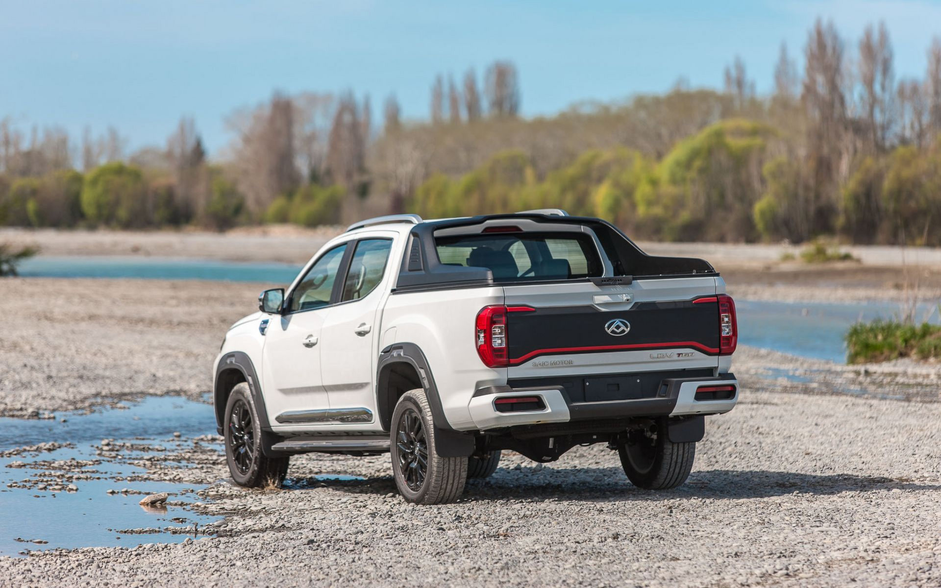 LDV T60 with MAXIM Hard Lid on riverbed.