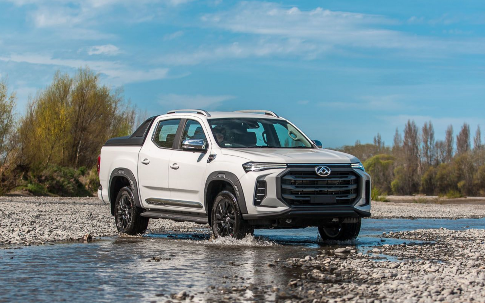 LDV T60 with MAXIM Hard Lid on riverbed.