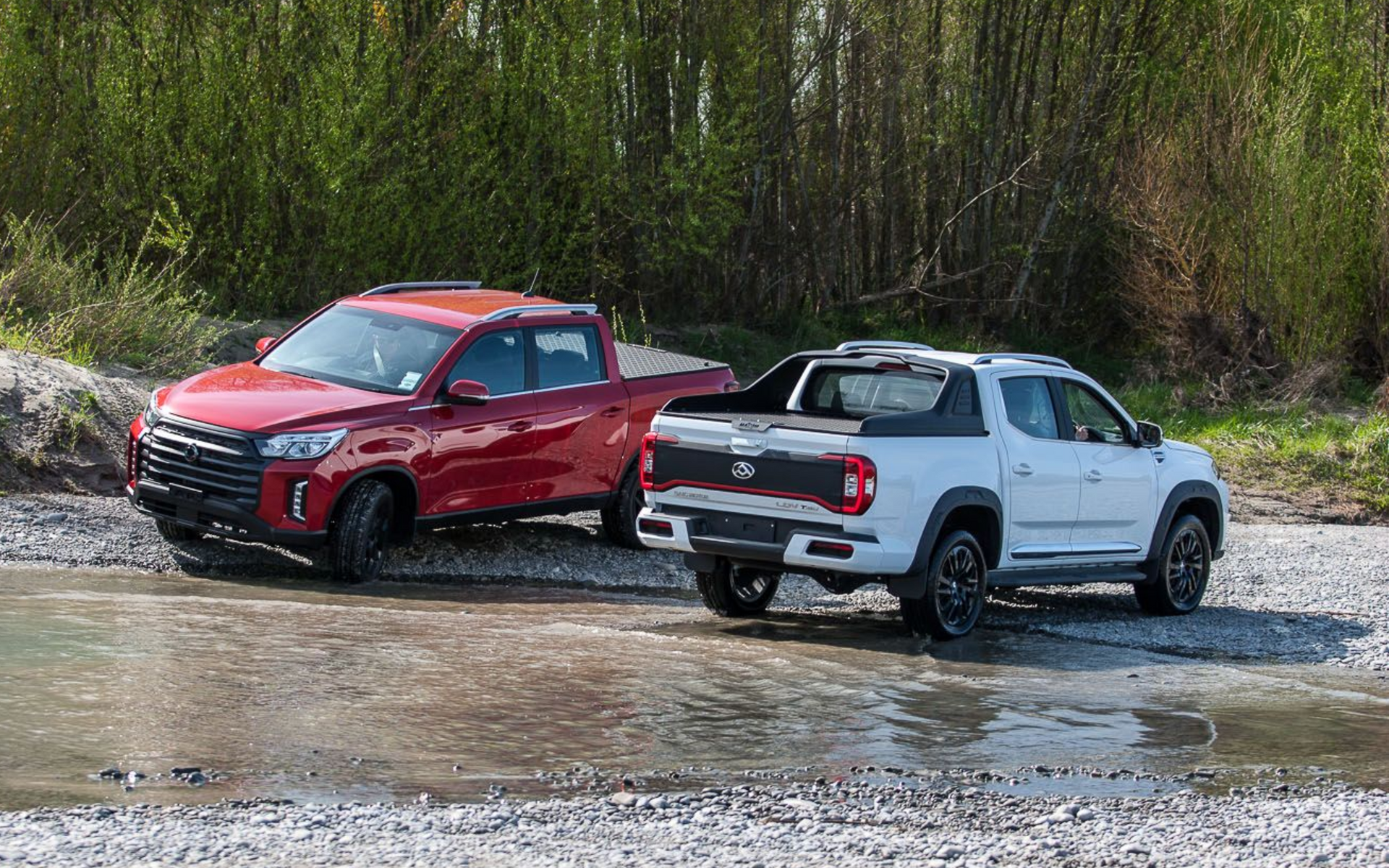 KGM Musso with MAXIM Hard Lid on riverbed.