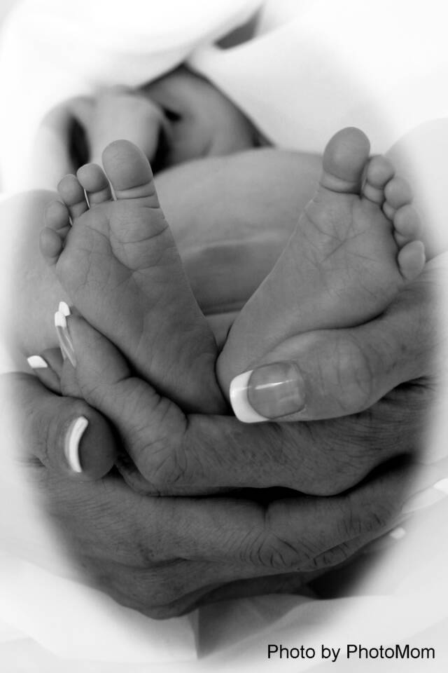 newborn baby's feet - Heavenly Hands Birthing Center