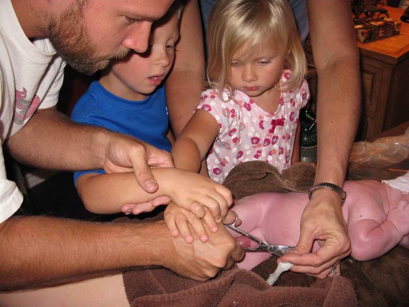 father and children cutting newborn's umbilical cord - Heavenly Hands Birthing Center
