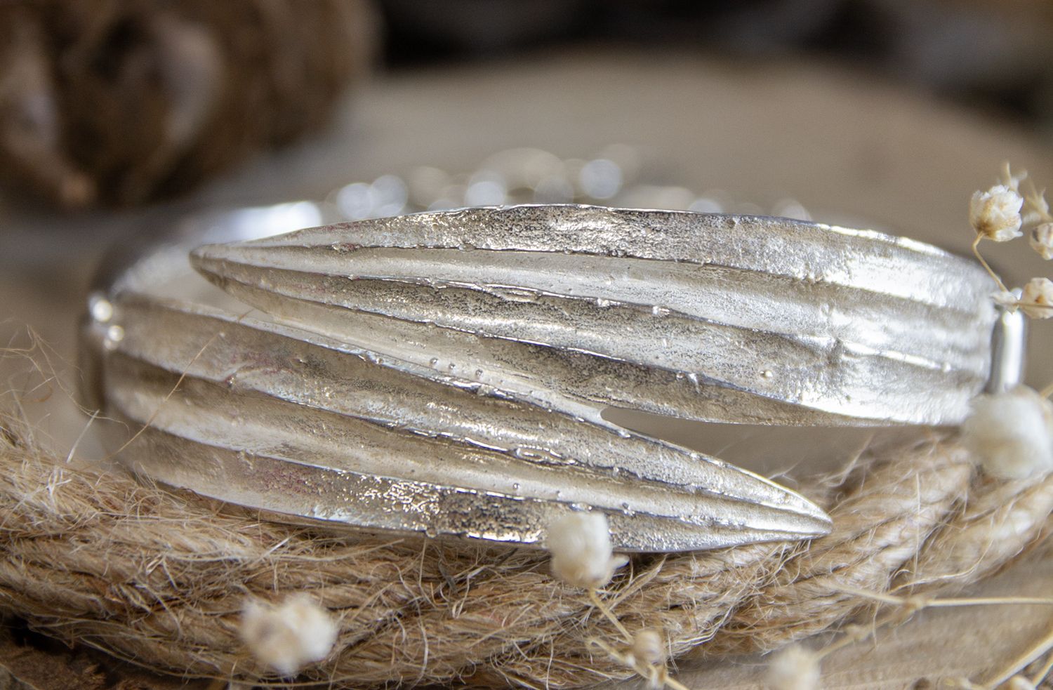 Zelfgemaakte en zelfontworpen zilveren armband