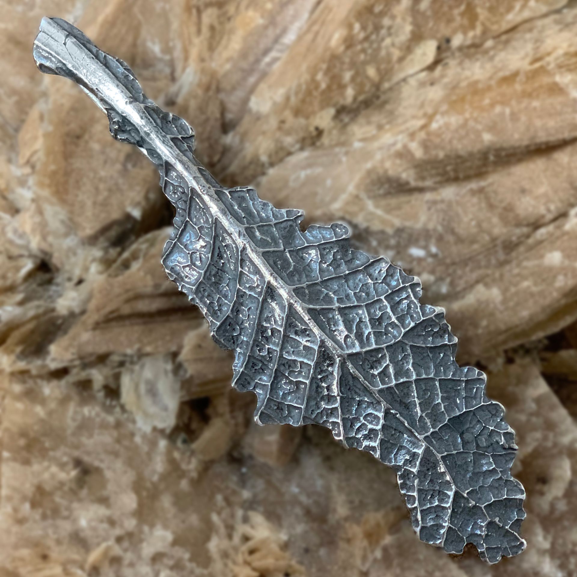 Geoxideerd zilveren broche