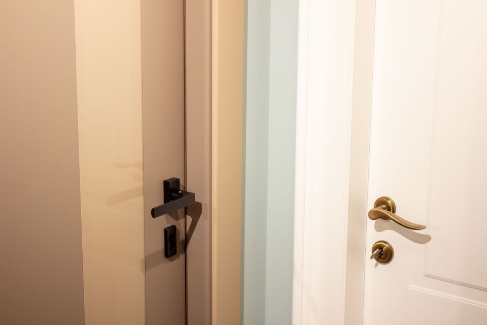 Porte con maniglie in alluminio