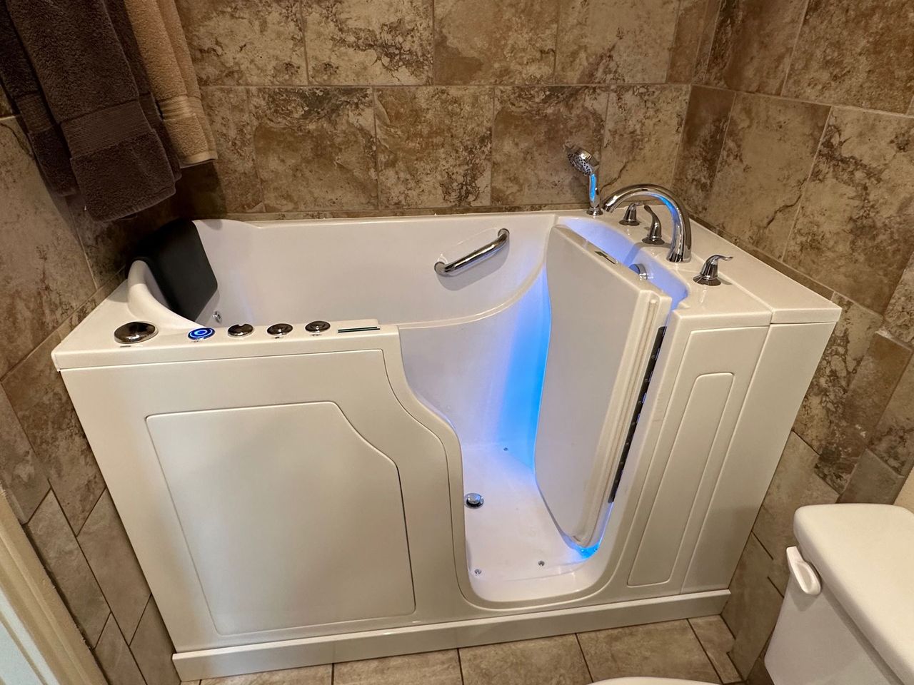 Rocky Point, NY Walk In Tub Install Service Success Stories: Costs
 thumbnail