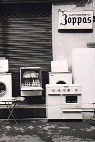 foto storica della vetrina del negozio