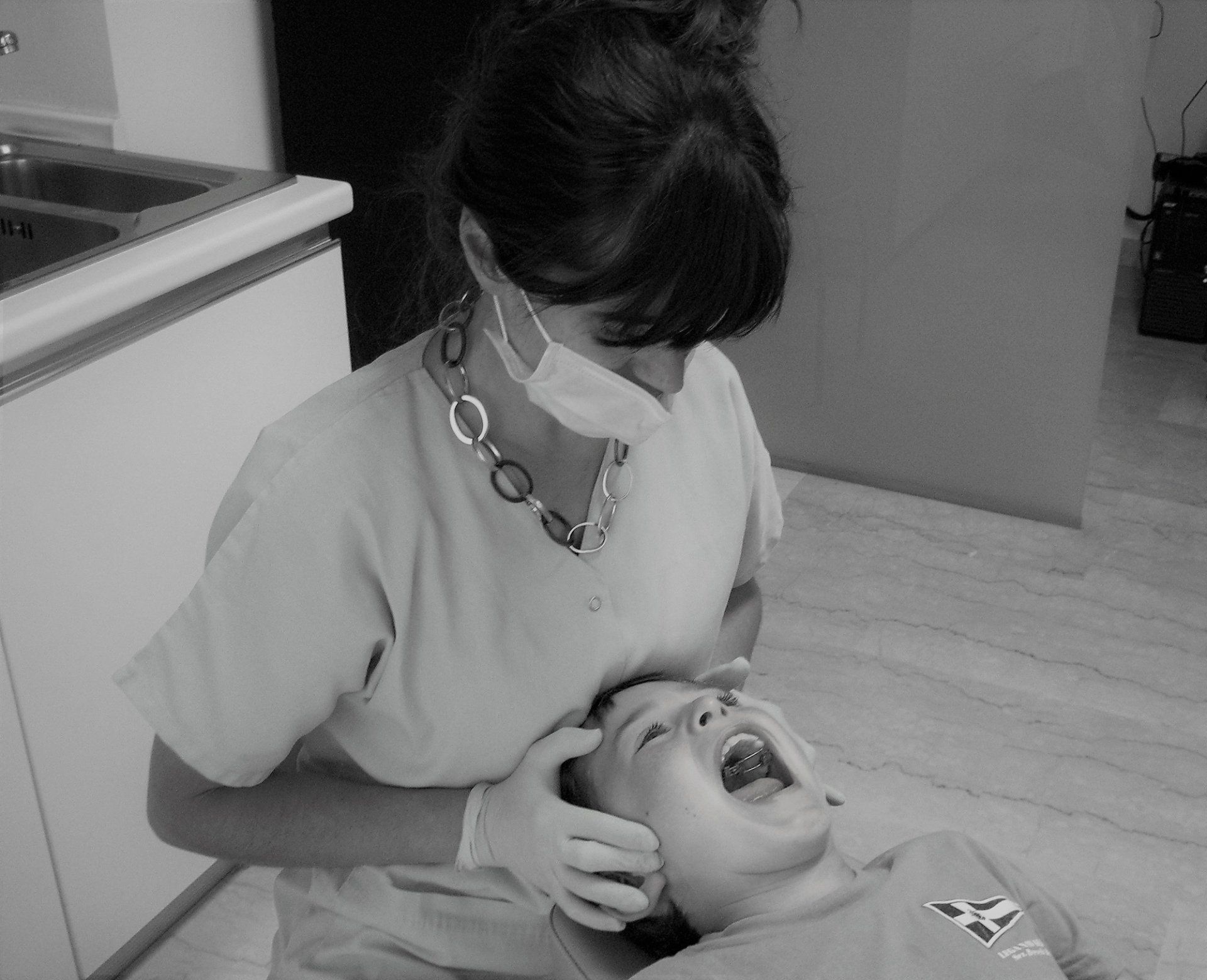 Dott.ssa Lapini con piccolo paziente