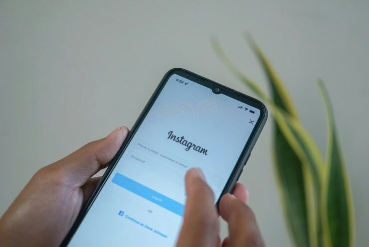 A person is using a cell phone to log in to instagram.