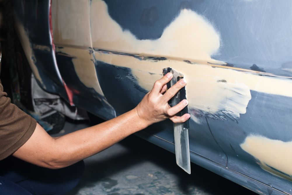 Riparazione carrozzeria di un'auto