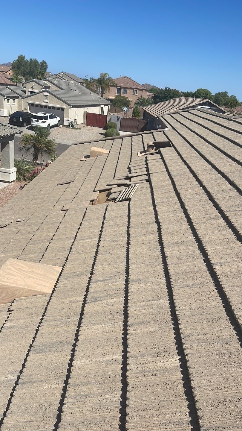 A roof with a lot of lines on it in a residential area.