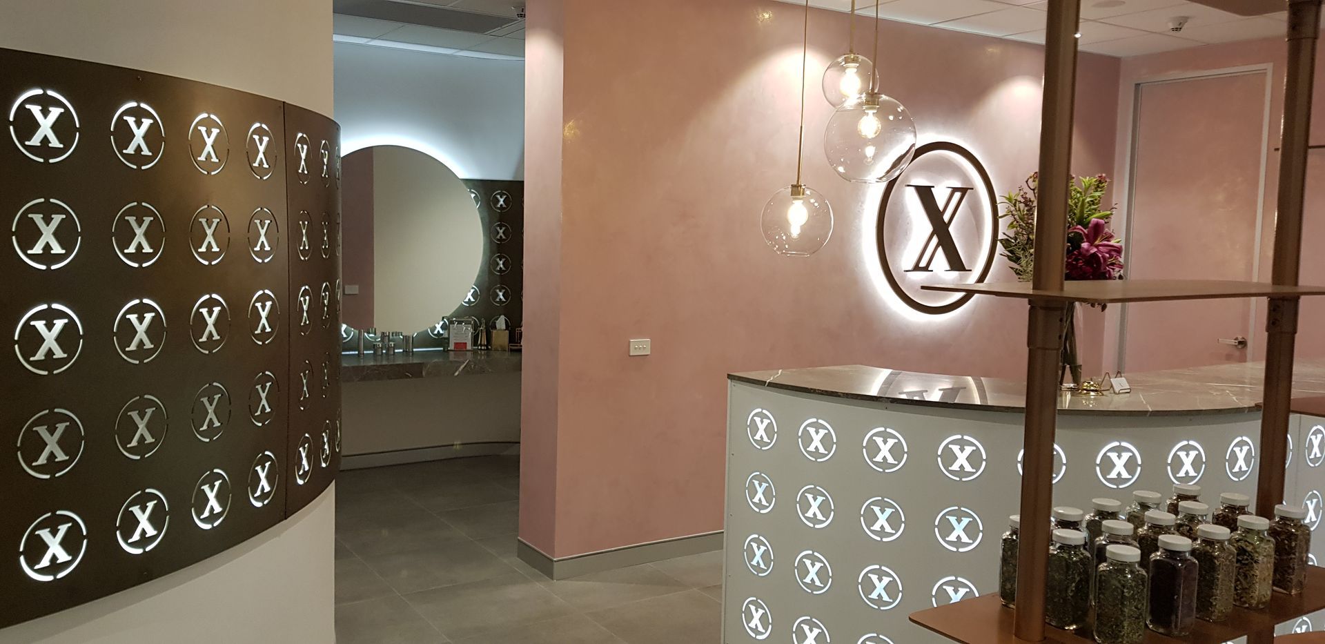 A room with a sign that says x on it