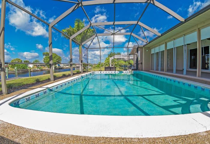 Big Luxury Swimming Pool - Bradenton, FL - Screens Now