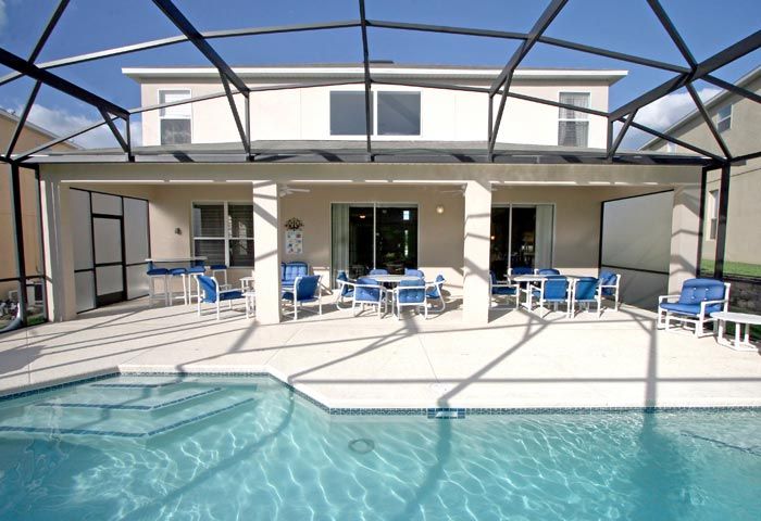 Modern Patio Overlooking Pool - Bradenton, FL - Screens Now