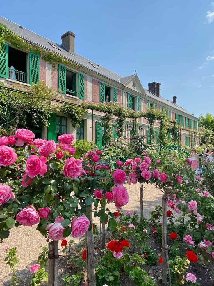  Beautiful garden view of Claude Monet’s House in Giverny, a must-visit destination in Normandy.
