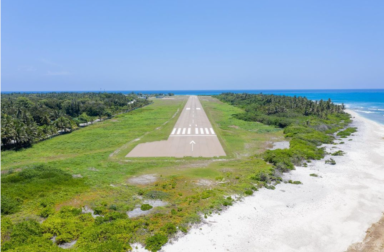 Fuvahmulah Domestic Airport terminal and aircraft